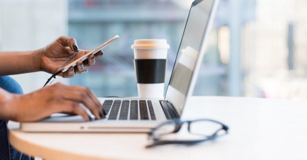 Beeld bij 5 tips om veilig mobiel te werken